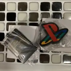 PlayStation 8MBメモリーカードとロゴキーホルダー