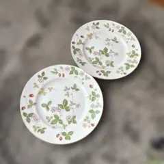 WEDGWOOD Wild Strawberry プレート 皿二枚 黒壺 - メルカリ