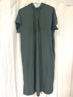 フード付きロングワンピース　【ノーブランド】ほぼ新品