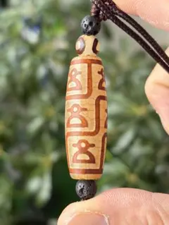 希少　チベット天珠　逆九眼財人天珠　紐ネックレス　３９mm×１４mm 瑪瑙