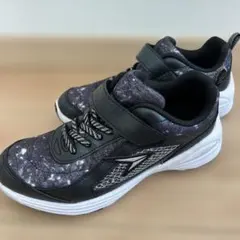 瞬足ビット　20センチ　スニーカー