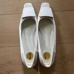 リボン付きホワイトフラットシューズ