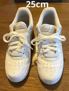 NIKEエアフォース1のサムネイル