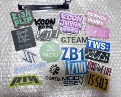 KCON JAPAN 2026 オフィシャルMD アーティストロゴステッカー