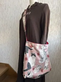 ハンドメイド　猫と苺のショルダーバッグ