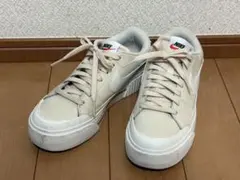 Nike ベージュ 厚底スニーカー