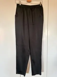 S.ESSENTIALS サテン 黒パンツ ウエストゴム ポケット付き