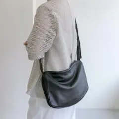 極美品✨　イアパピヨネ　スワローマチショルダーバッグ　ブラック