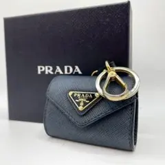 【極美品】プラダ バッグチャーム イヤホンケース 三角ロゴ サフィアーノレザー 極美品】プラダ バッグチャーム イヤホンケース 三角ロゴ