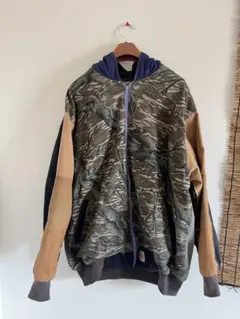Carhartt 迷彩柄 フード付きジャケットのサムネイル