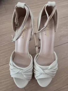 デイジーストア　ホワイト　ヒール　パンプス