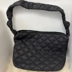 SHOO la RUE ブラックキルティングショルダーバッグ