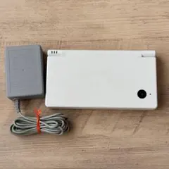 【美品】ニンテンドーDSi ホワイト ACアダプタ付き