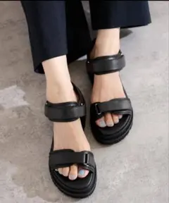 ◎美品◎ MOHI /モヒ ベルクロサンダル 35（22.5〜23.0）のサムネイル