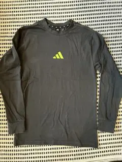 adidas 黒 長袖カットソー