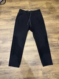 美品 ベイフロー ストレッチテーパードパンツ