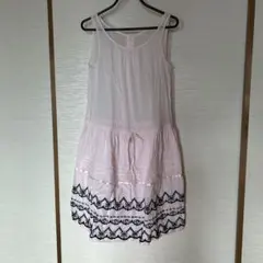 Emily Templeのかわいいワンピースのサムネイル