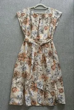 ⭐︎みゆ様専用⭐︎TRUDEA 花柄フレアワンピース 9AR ベージュのサムネイル