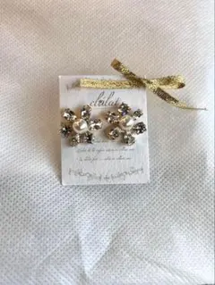 パールとクリスタルのスタッドピアス