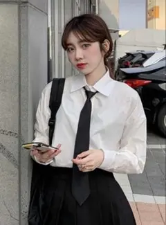 無地ロングネクタイ付きシャツ