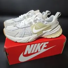【美品】NIKE V2K RUN HV4314-030 23.5cm ホワイト