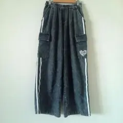 ワイドカーゴデニムパンツ　ハート刺繍　Mサイズ