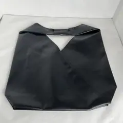 黒いレザー調トートバッグ