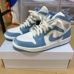 ナイキ エアージョーダン1ミッド ユニバーシティブルー