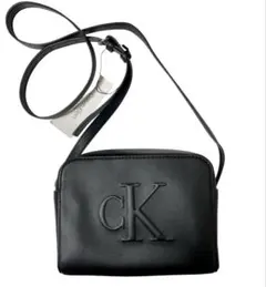 CK カルバンクライン　ショルダーバッグ 黒　ロゴ型押し　☆新品☆