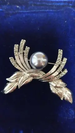 エレガントなパールブローチ 約5cm