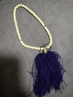 伝統的な数珠 白色ビーズ 紫色房