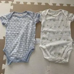 水色雲模様と白地緑模様の半袖ボディスーツ2枚セット