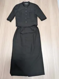 美品東京ソワールブラックフォーマルブラウス　スカートセット　9号夏用　手洗いＯＫ