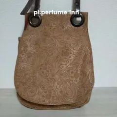 【美品】pi.perfume inn カービング調 型押し ショルダーバック