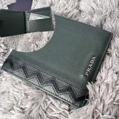 美品✨PRADA 大きめロゴ　サフィアーノ　折り財布　グレー プラダ PRADA 三つ折り財布 コンパクトウォレット グレー ピンク 小物