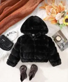 黒いフード付きモコモコアウター