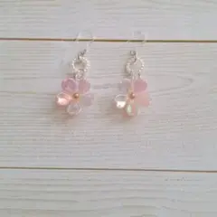 ピアス　花型　薄ピンク紫　桜