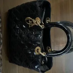 キルティング黒チャーム付きバック
