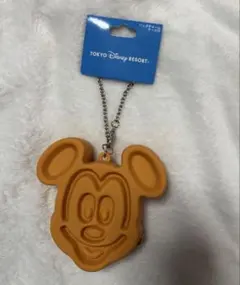 ディズニーリゾート バッグチャームケース付き ミッキーワッフル 新品