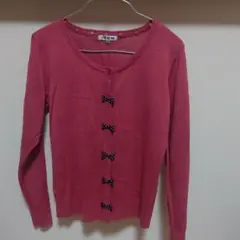 リボンボタン付きピンクニットカーディガン