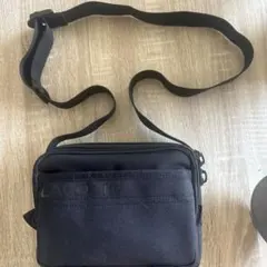 LACOSTE ブラック ショルダーバッグ