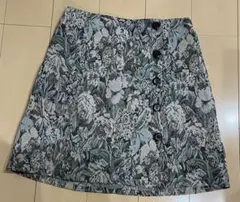 値下げしました！★美品★ジャガード柄風　ボタン付き スカート