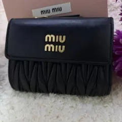 ミュウミュウ miumiu マテラッセ コンパクト ブラック 財布 レディース