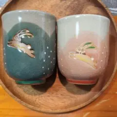 ウサギと桜のデザイン 湯飲み 2個セット（夫婦湯呑み）