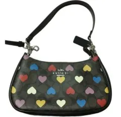 コーチ COACHハートが幸せそうな愛らしいショルダー必要な物が丁度入るサイズ