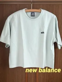 New Balance クロップドTシャツ レディース Mのサムネイル