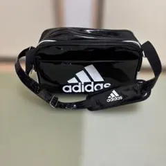 adidas エナメルバック　スポーツバック　ショルダーバッグ　黒&白