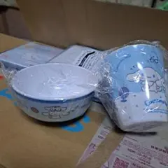 シナモンロール　コップ　茶碗　2点まとめ売り