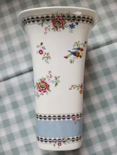 WEDGWOOD Lace Peony 花瓶 フラワーベース陶磁器のサムネイル