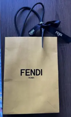 FENDI フェンディ ショップ袋 ショッパー 紙袋　リボン付きのサムネイル